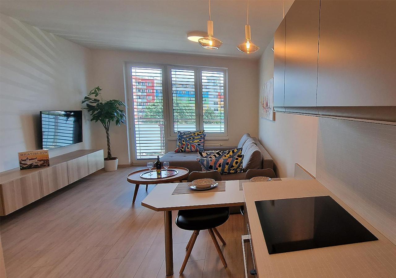 New Cozy 2 Room Pink Apartment Bratislava 059 Exterior foto