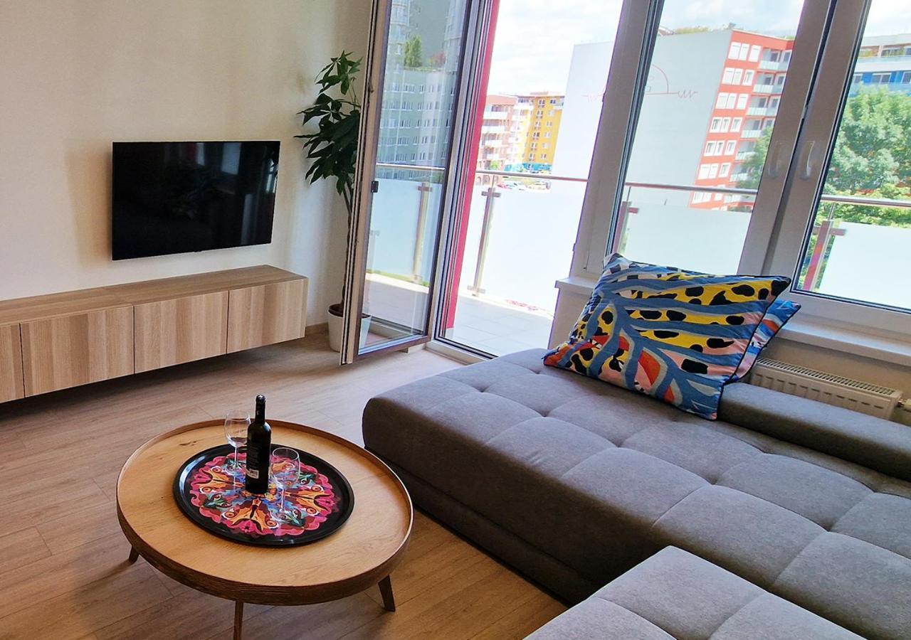 New Cozy 2 Room Pink Apartment Bratislava 059 Exterior foto